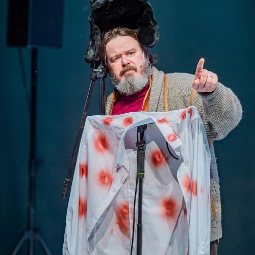 Ultimissimi posti per 'La Valigia. In viaggio con Dovlaton' di Giuseppe Battiston