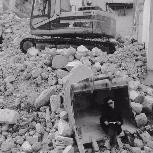 A Dialoghi / Residenze delle arti performative a Villa Manin, l’artista libanese Rima Najdi coinvolge 50 spettatori in una performance sonora su confini e immigrazione.